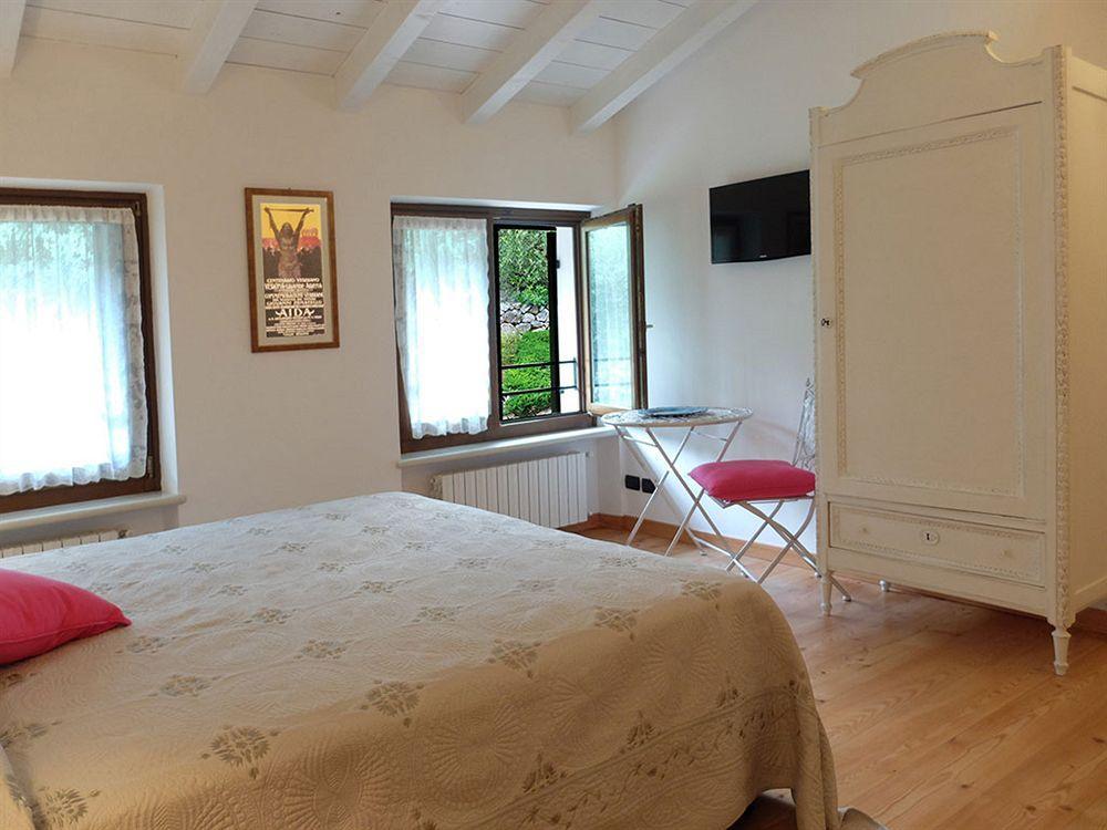 Garda & Golf Bed & Breakfast คาปริโน เวโรเนเซ ภายนอก รูปภาพ